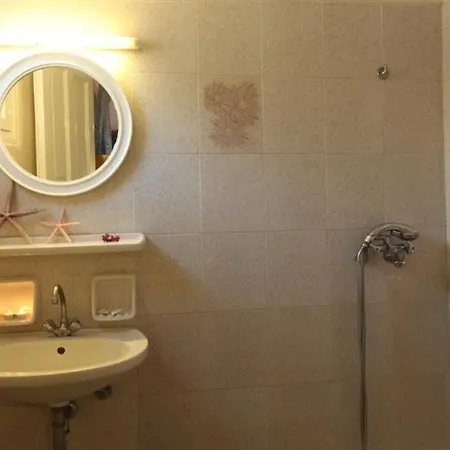 Vrissi Hotel 2*